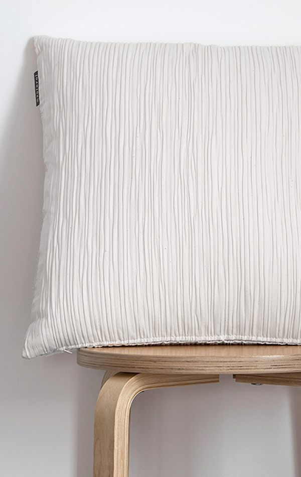 Funda cojín jacquard relieve blanco-Cobalto
